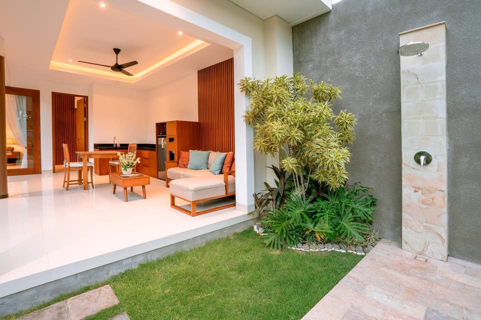 Garden, Living room, Seating area, Dining area