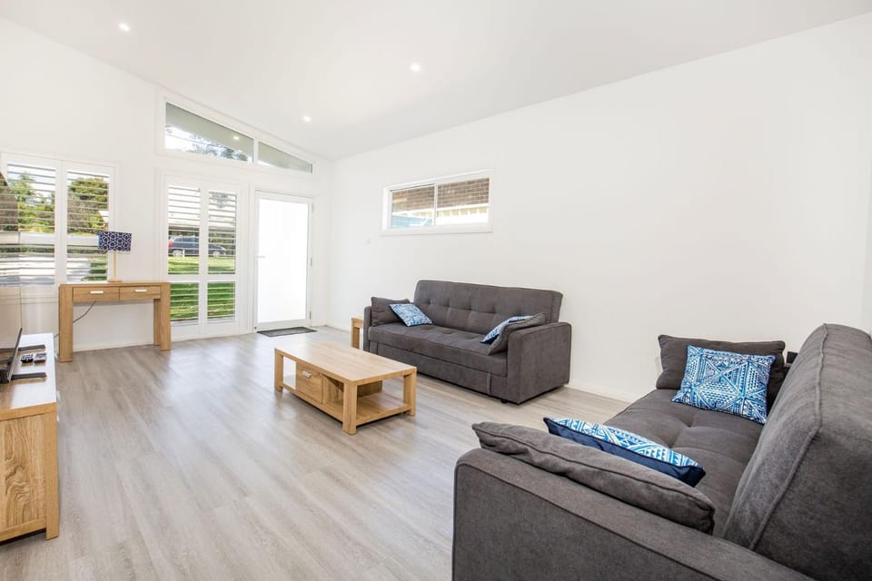 Sanctuary Blue Pet Friendly 5 Mins to Hyams Beach House in Saint Georges Basin