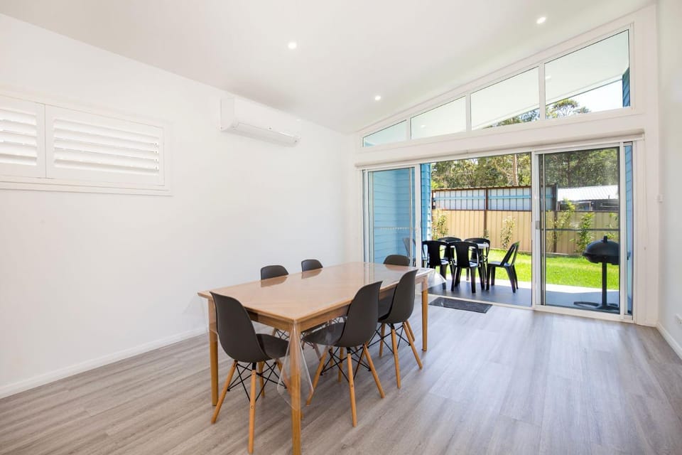 Sanctuary Blue Pet Friendly 5 Mins to Hyams Beach House in Saint Georges Basin