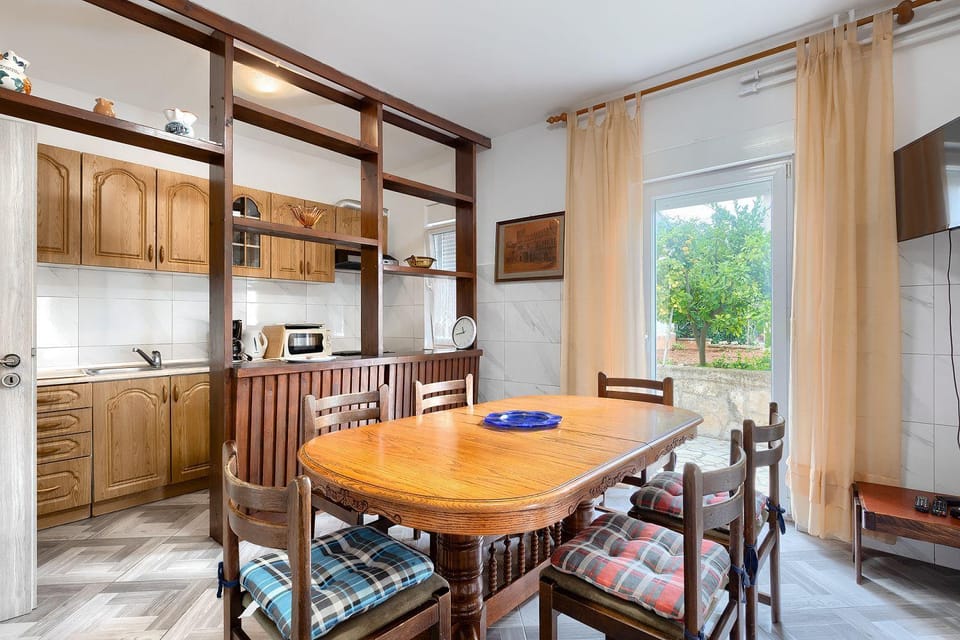 Appartement mit Waschmaschine, privater Parkplatz und große Terrasse samt Grillplatz Apartment in Banjole