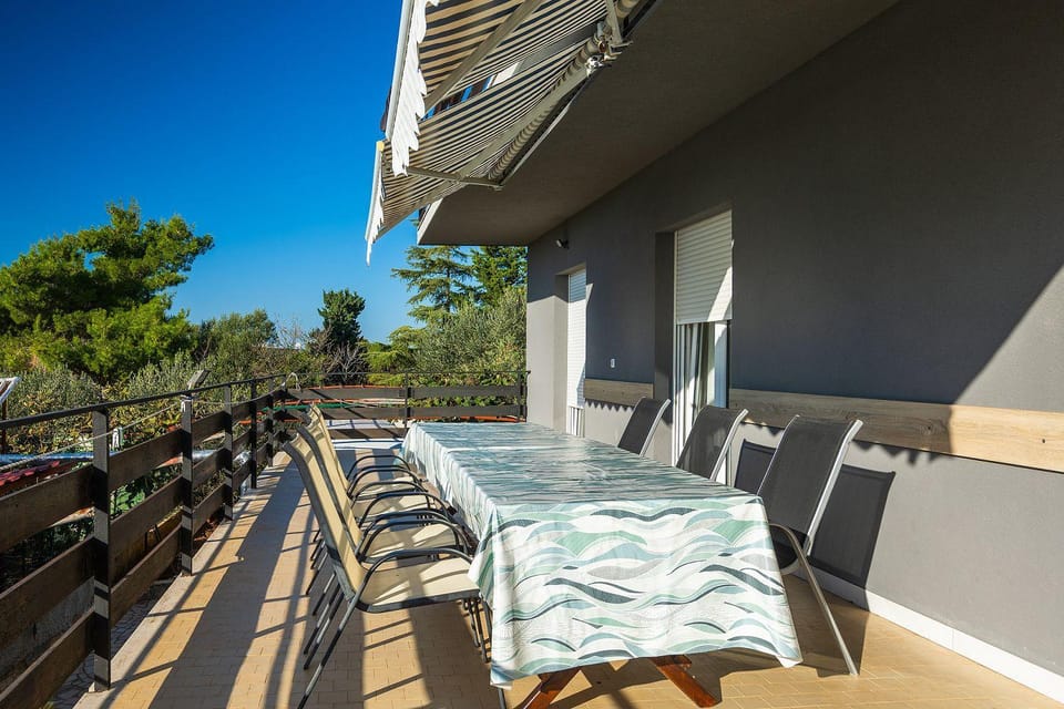 Appartement mit Waschmaschine, privater Parkplatz und große Terrasse samt Grillplatz Apartment in Banjole