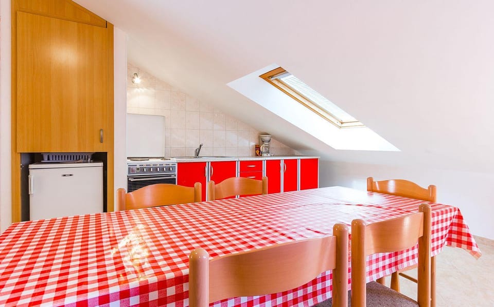 Appartement nur 800 Meter bis zum Sandstrand mit Klima, WLAN, Haustiere sind erlaubt Apartment in Medulin