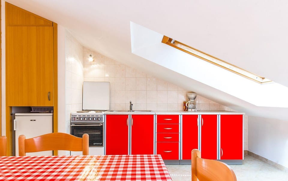 Appartement nur 800 Meter bis zum Sandstrand mit Klima, WLAN, Haustiere sind erlaubt Apartment in Medulin