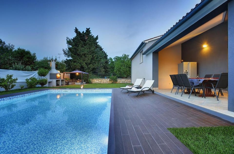 Villa Entini House in Pula