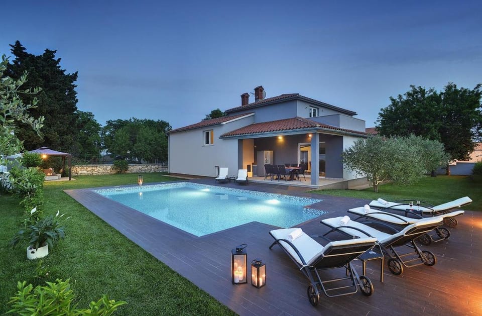 Villa Entini House in Pula