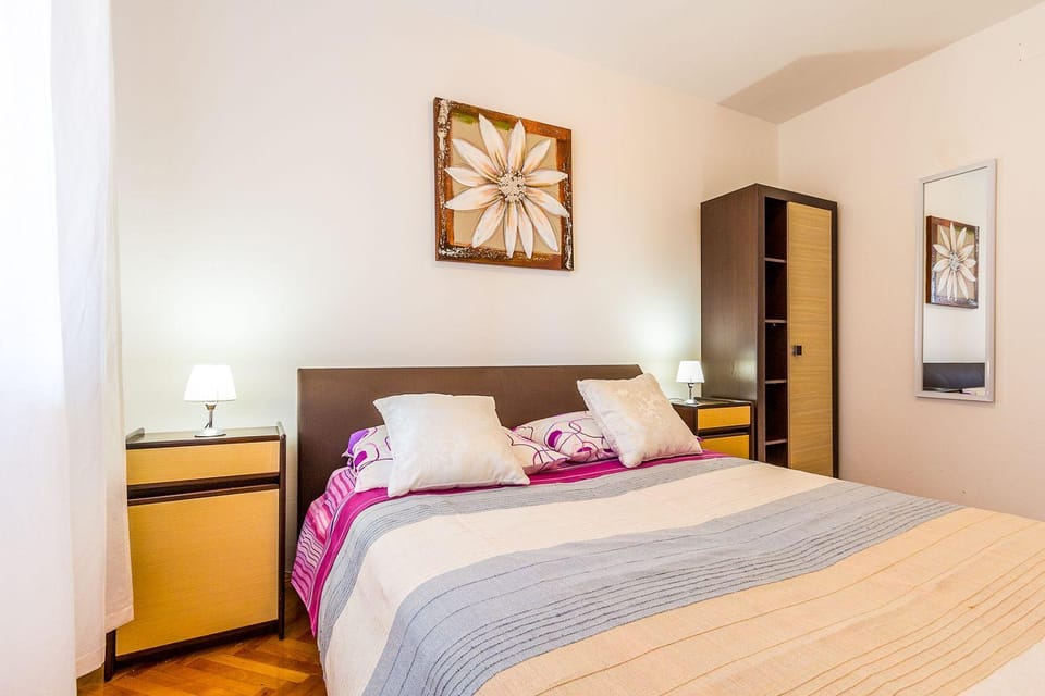 Schöne Ferienwohnung nur 500 Meter bis zum Strand mit Küche, Bad, Klima, WLAN, Terrasse, Grill House in Banjole