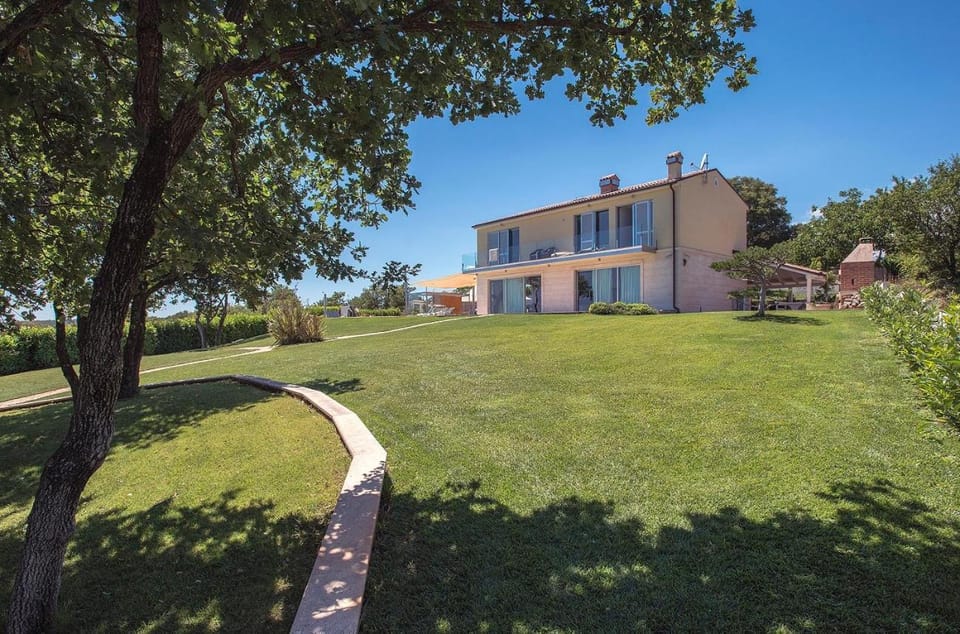 Finca mit privatem Infinity-Pool, Klima, WLAN und atemberaubenden Ausblick House in Istria County