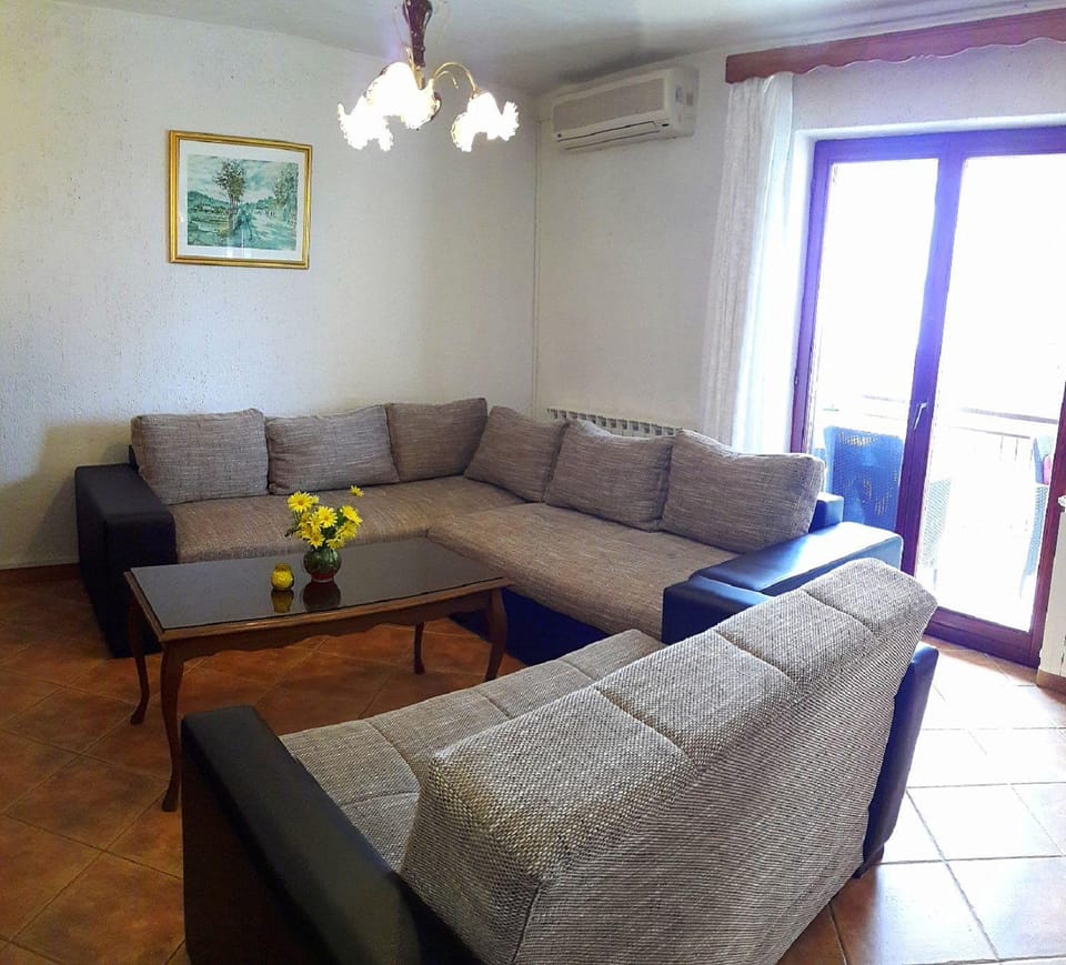 Ferienwohnung mit WLAN, Klima, Parkplatz, Grill und großem Garten zum Fußball spielen Apartment in Vodnjan