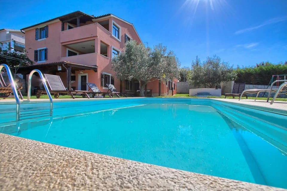 Traumhaft nur 400 Meter zum Strand Apartment in Banjole