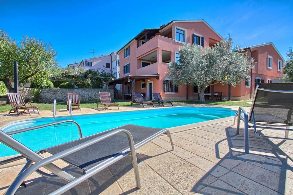 Traumhaft nur 400 Meter zum Strand Apartment in Banjole
