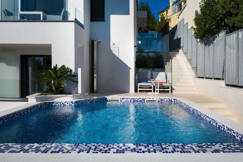 Exklusive Villa mit privatem Pool 50 Meter zum Strand House in Pula