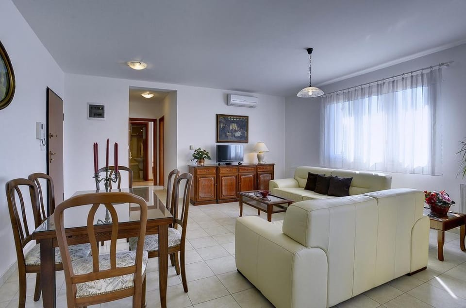 Neue Ferienwohnung mit Parkplatz, Klima in einer ruhigen Lage von Pula Apartment in Pula