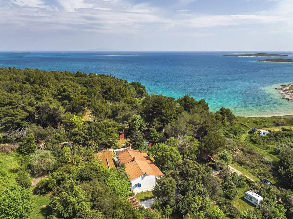 Ferienhaus nur 20 Meter vom Strand entfernt House in Premantura