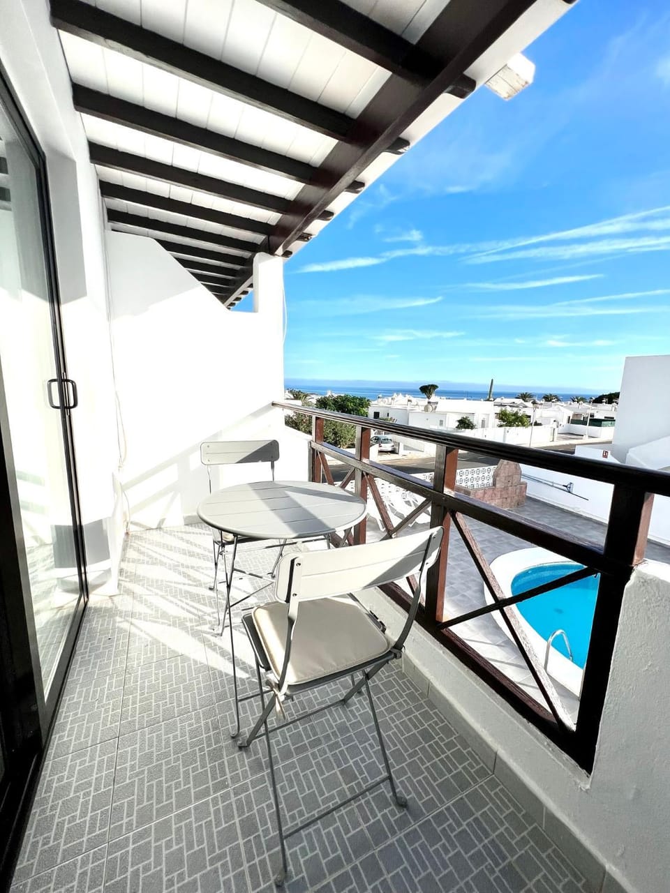 Property building, Balcony/Terrace, Balcony/Terrace, Swimming pool