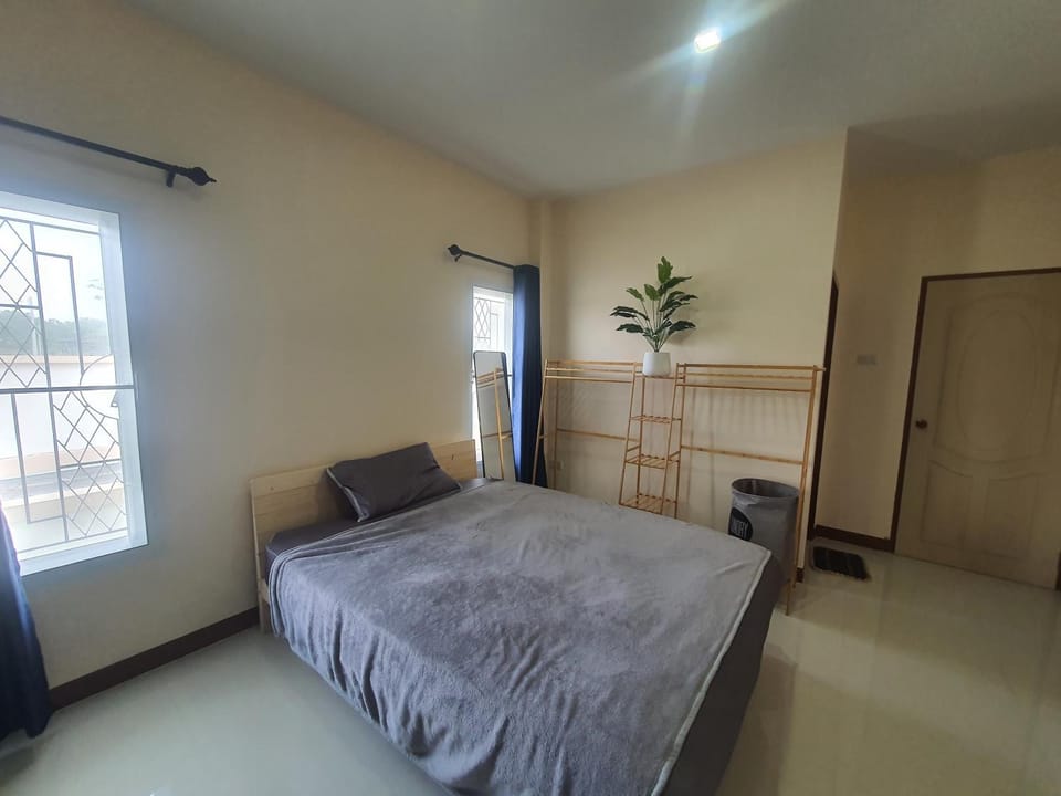 Property building, Bed, Photo of the whole room, Bedroom