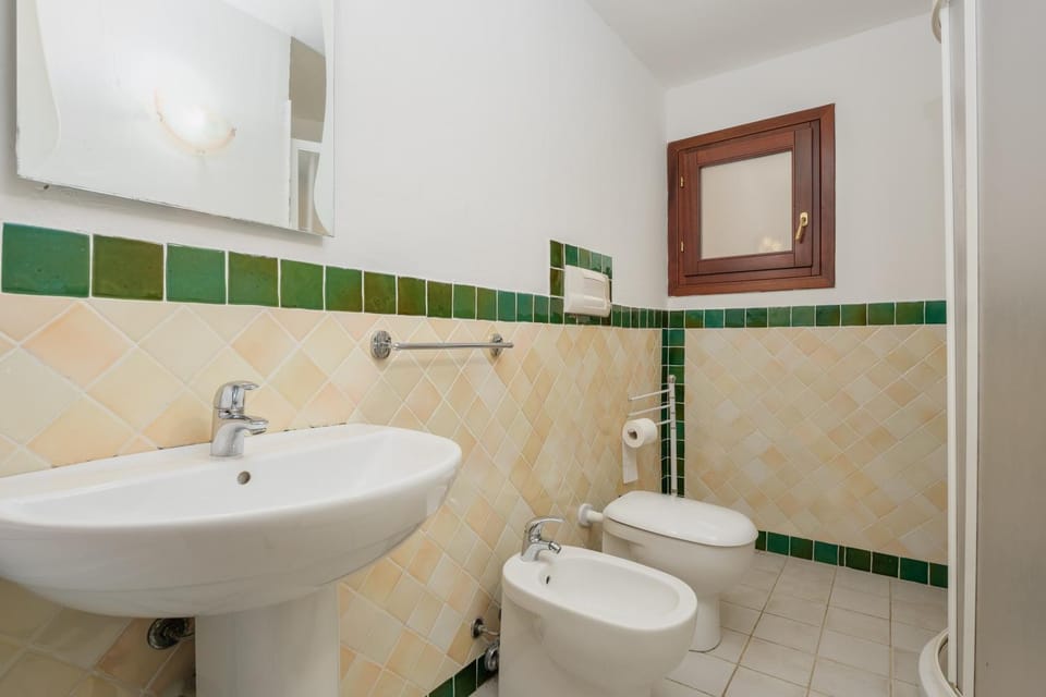 Bathroom, Living room