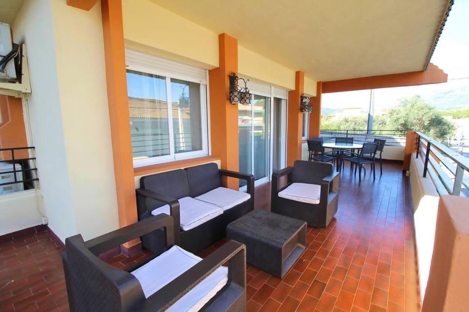 Chalet con piscina y barbacoa House in Marina Baixa