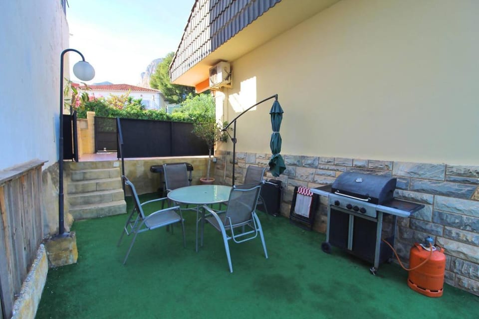 Chalet con piscina y barbacoa House in Marina Baixa
