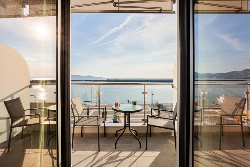 View (from property/room), Balcony/Terrace, Balcony/Terrace, City view, Mountain view, Sea view