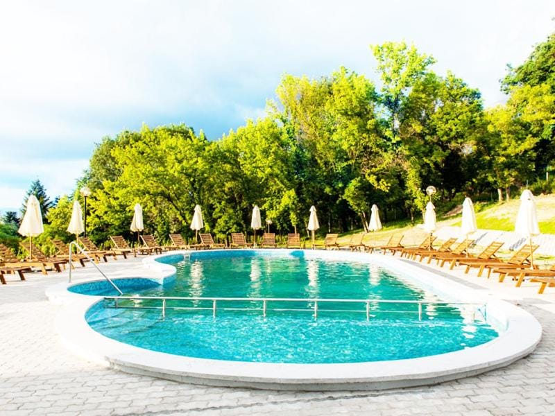 Spring, Swimming pool