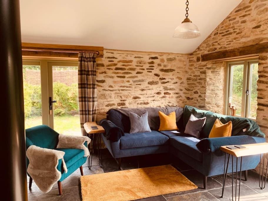 Detached Barn in Tamar Valley, EV charging included House in West Devon District