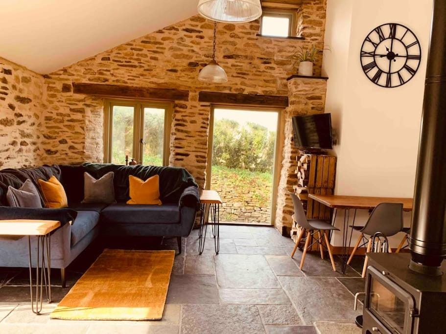 Detached Barn in Tamar Valley, EV charging included House in West Devon District