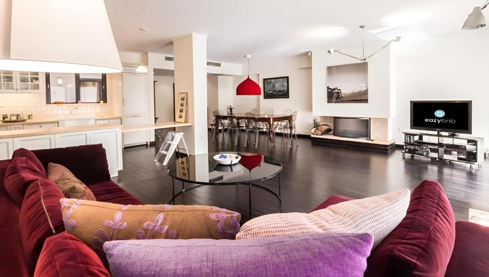 TV and multimedia, Living room, Seating area, Dining area