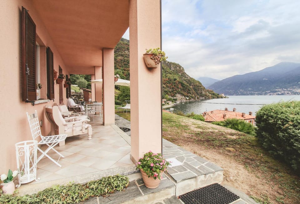 Property building, Patio, Natural landscape, Garden, View (from property/room), Balcony/Terrace, Garden view, Lake view, Mountain view