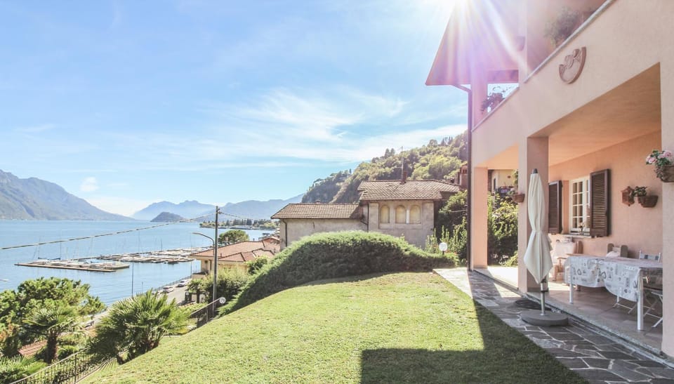 Property building, Patio, Day, Natural landscape, Garden, Balcony/Terrace, Garden view, Lake view, Mountain view