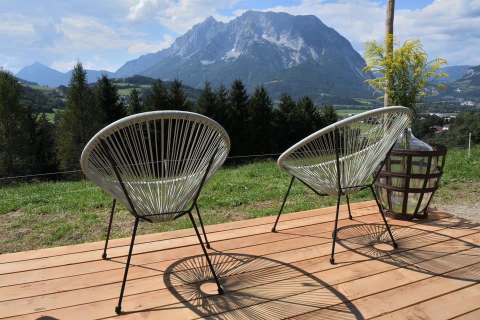 Natural landscape, BBQ facilities, BBQ facilities, Balcony/Terrace, Balcony/Terrace, Seating area, Mountain view