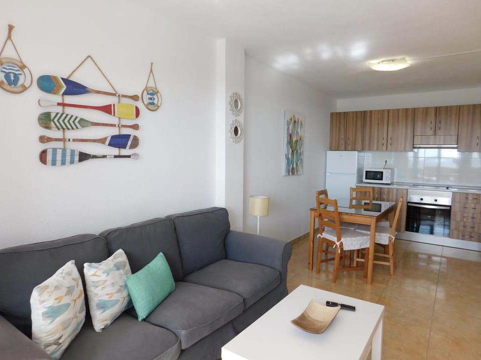 Kitchen or kitchenette, Living room, Dining area, minibar, pet friendly, stove