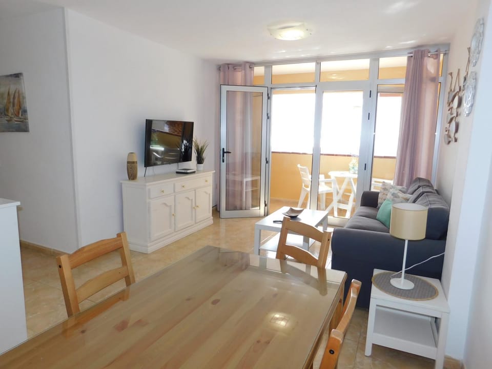 TV and multimedia, Kitchen or kitchenette, Living room, Seating area, Dining area, minibar