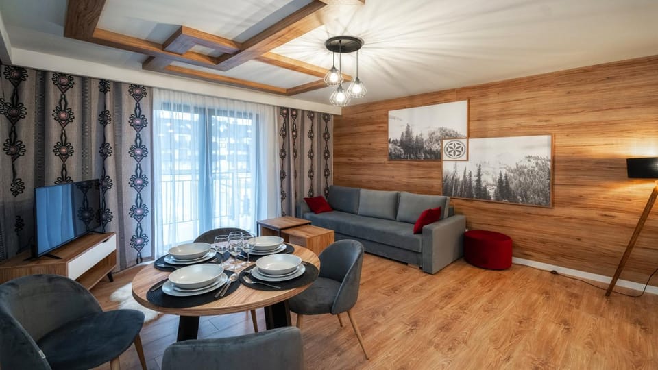 TV and multimedia, Living room, Dining area