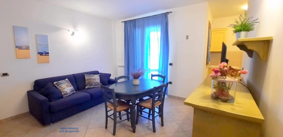 Living room, Dining area