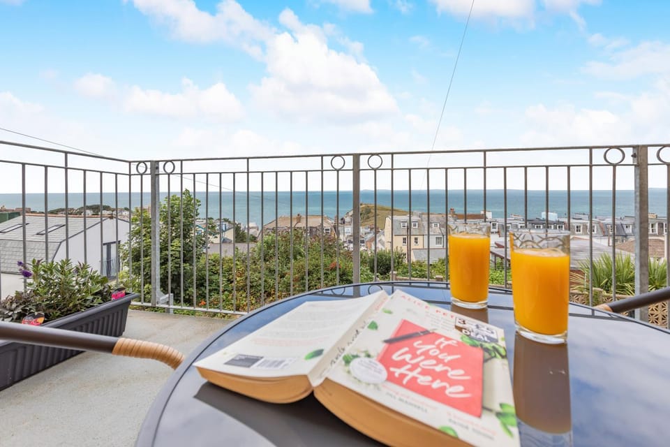 Balcony/Terrace, Seating area, Landmark view, Sea view