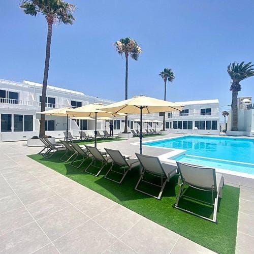 View (from property/room), Swimming pool, sunbed