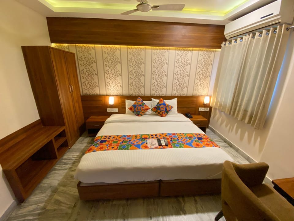 Bed, Photo of the whole room, Bedroom, wardrobe, air conditioner