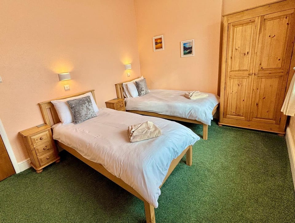 Bedroom, towels, wardrobe