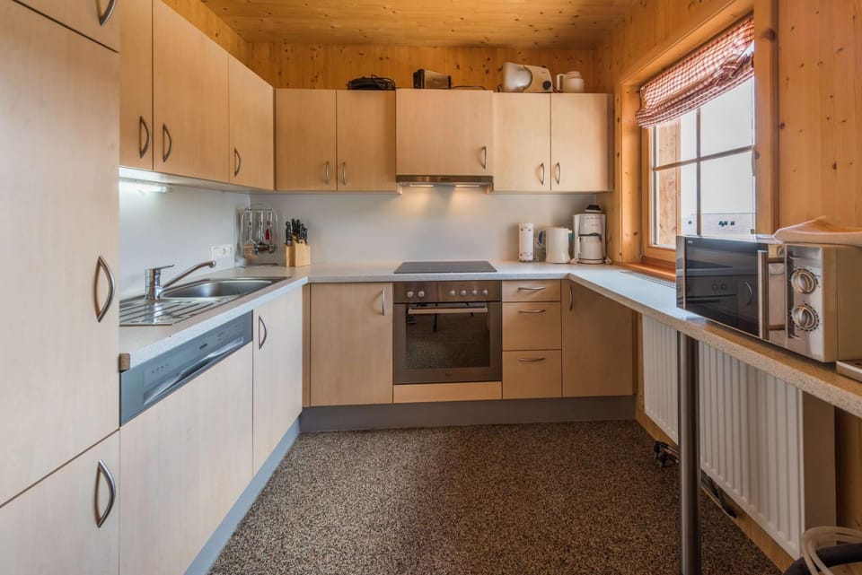 Coffee/tea facilities, Kitchen or kitchenette, dishwasher, minibar, pet friendly, stove