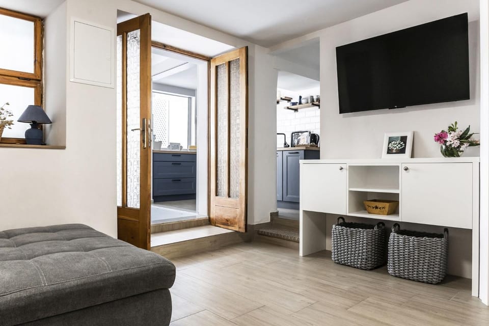 Communal lounge/ TV room, Living room