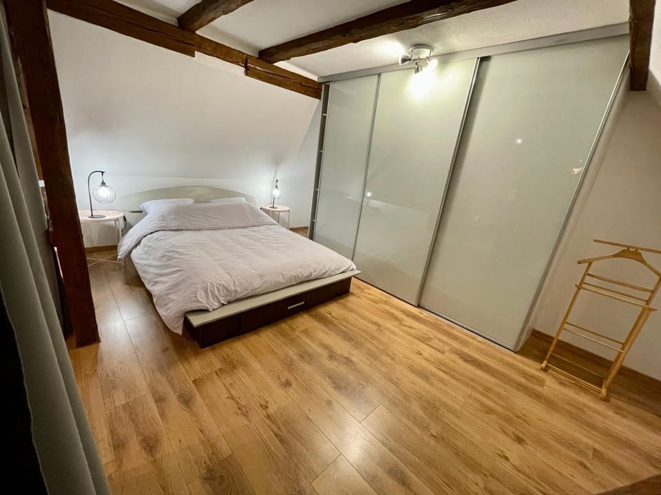 Bed, Photo of the whole room, Bedroom