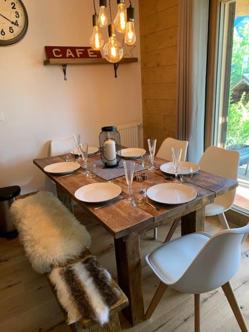 Seating area, Dining area