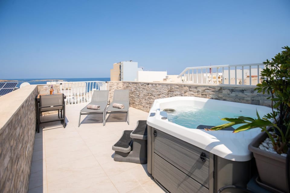 Seaview Portside Penthouse SUPERIOR Apartment in Saint Paul's Bay