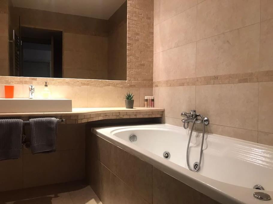 5 min from Papageorgiou Free Indoor Parking Apartment in Decentralized Administration of Macedonia and Thrace