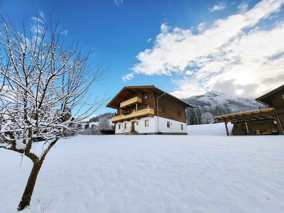 Property building, Day, Natural landscape, Winter, Mountain view