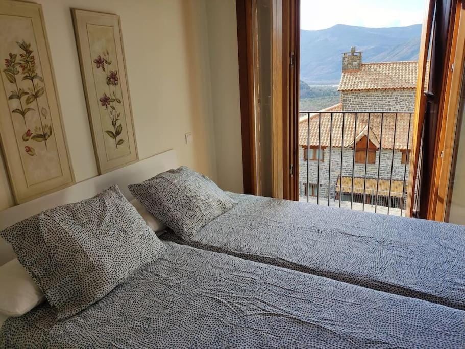 Casa Balcón de Los Pirineos - Gavín Biescas Apartment in Aragon