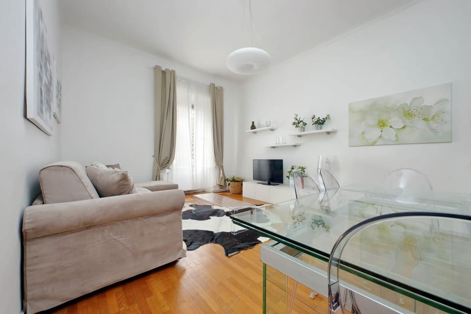 Communal lounge/ TV room, TV and multimedia, Living room, Seating area, Evening entertainment