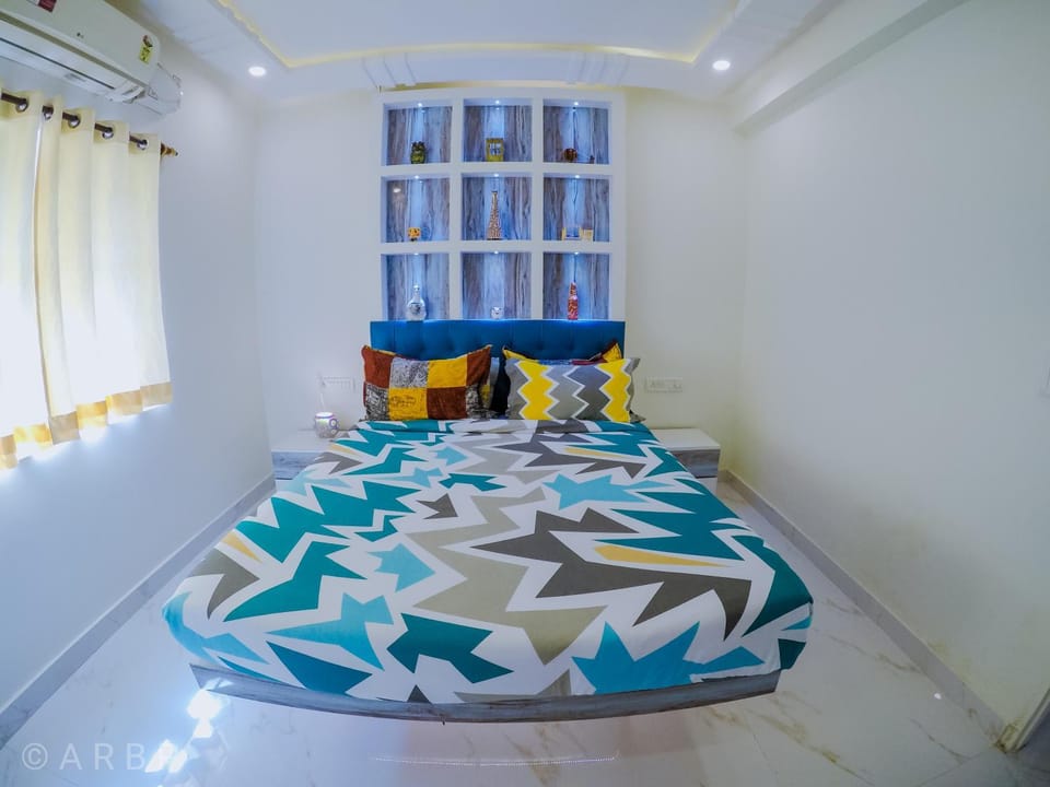 Bed, Bathroom, Photo of the whole room, Decorative detail, Beach, Bedroom, bidet, wardrobe, air conditioner