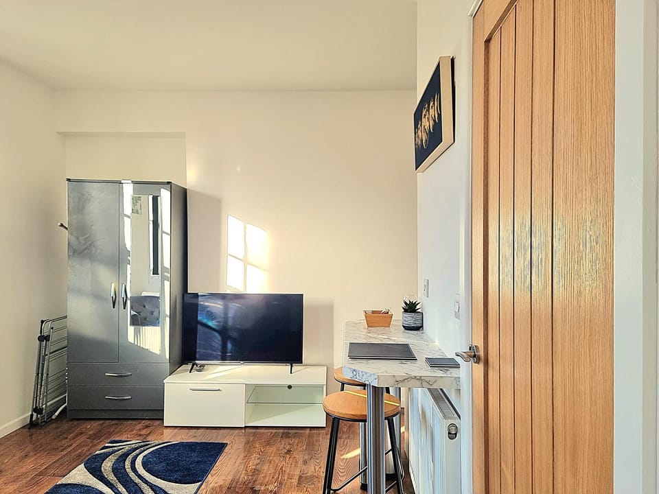 Communal lounge/ TV room, TV and multimedia, Evening entertainment