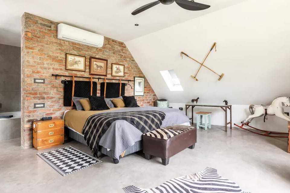 Bed, Photo of the whole room, Bedroom, fireplace, air conditioner
